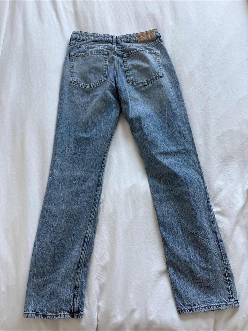Classic Straight-Leg Women's Jeans in Faded Blue - Picture 3 of 3